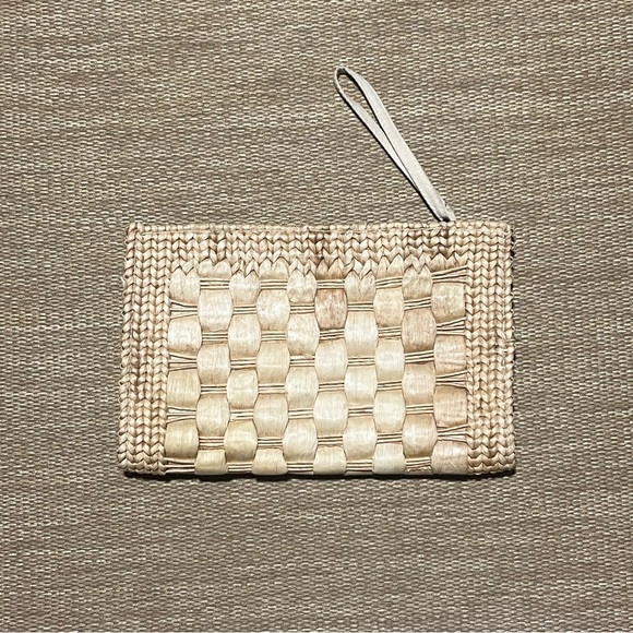 Woven Straw Clutch Good Condition - Picture 1 of 9